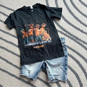 Disney Turning Red 4 Town Shirt Youth Small